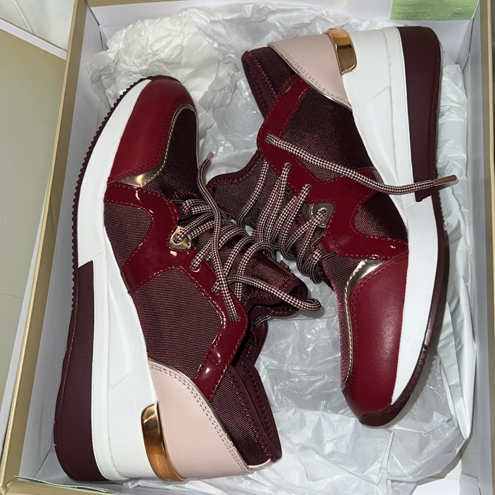 New inbox, Michael Kors sneakers size 6 1/2